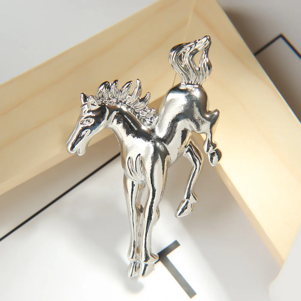 Horse Shape Brooch Animal Metal Brooch Lapel Pin Women Men Suits Accessories Elegant Jewelry Gift Badge