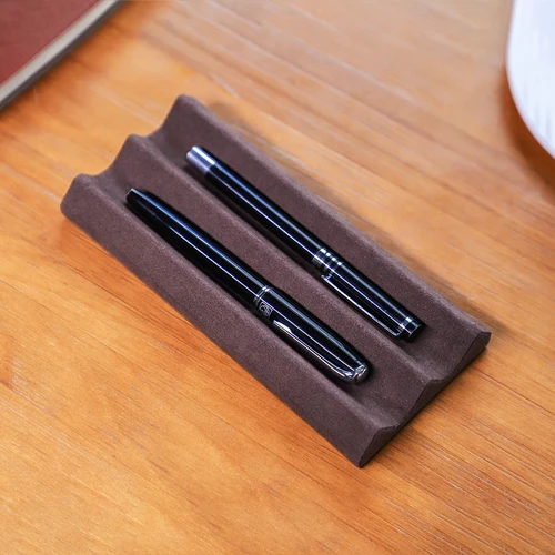Imagen 2 del producto Bandeja para bolígrafos de cuero de lujo para la familia de Contact, soporte para bolígrafos con 1/2/3 ranuras, soporte para bolígrafos de exhibición, organizador de escritorio de microfibra para uso en el hogar y la Oficina