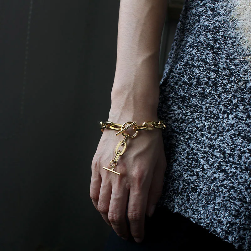 Gold Stainless Steel Link Chain Choker Necklace Long Circle Bar Design with Toggle Lock Statement Collar Accessory