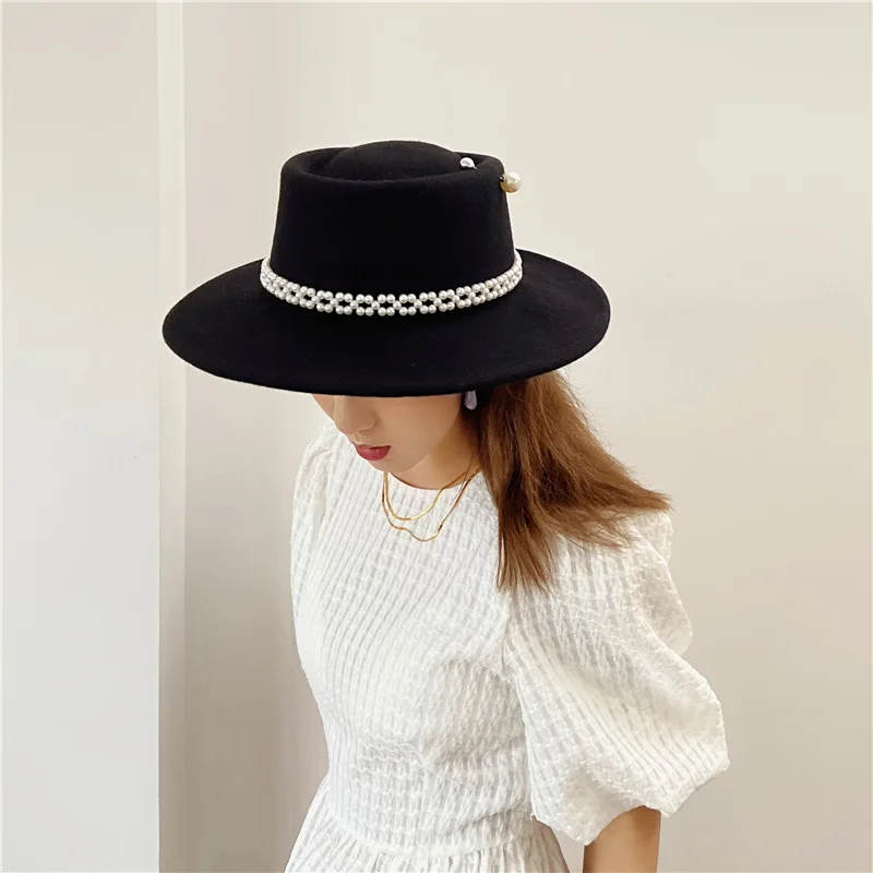 Women\'s Pearl Chain Fedora High Fashion with Pearl Pins Bump Cap Black White Autumen Winter Ladies Fedoras Wide Brim Girl Hat