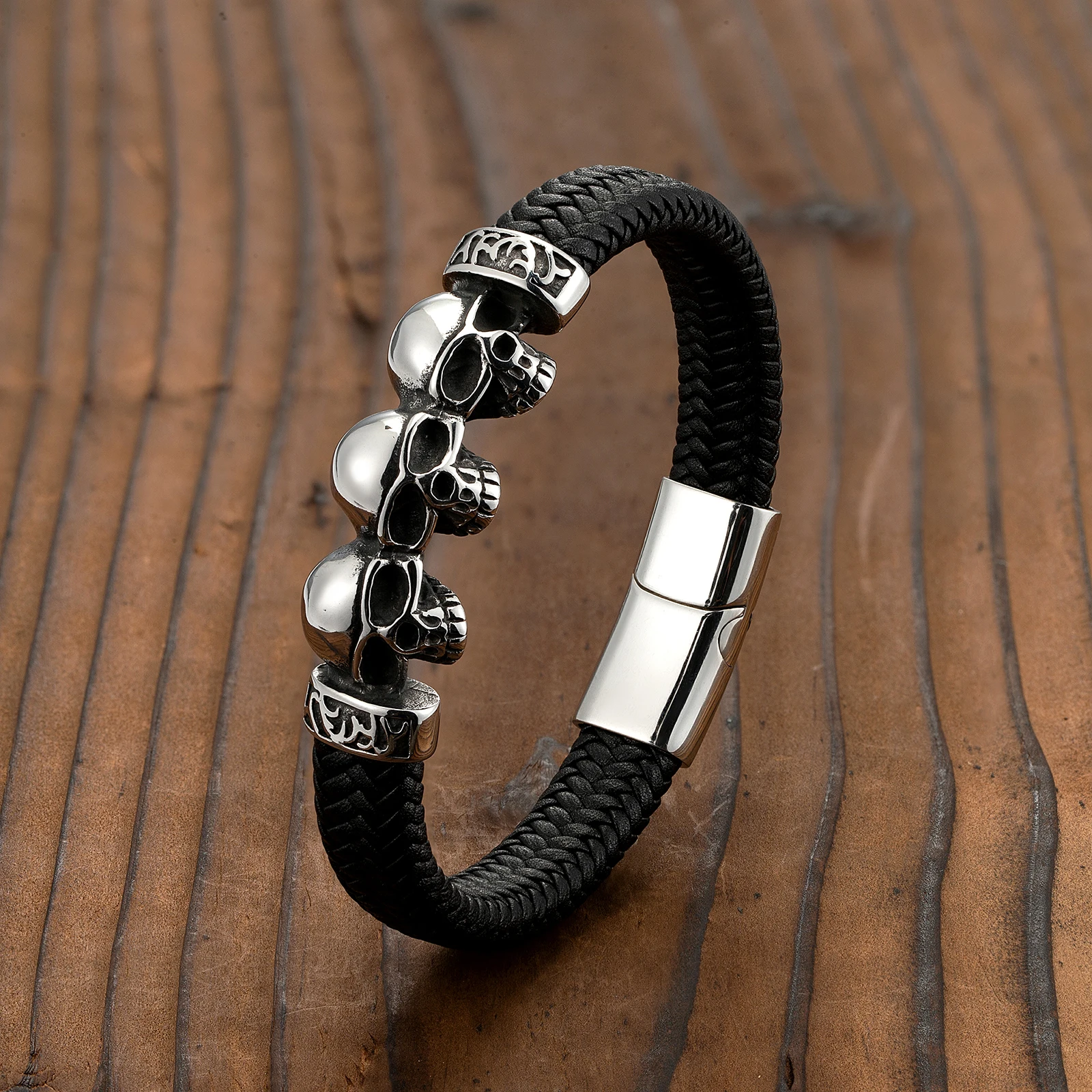European and American Punk Style Three Ghost Head Scorpion Stainless Steel Men\'s Bracelet Microfiber Leather Rope Bracelet Gift
