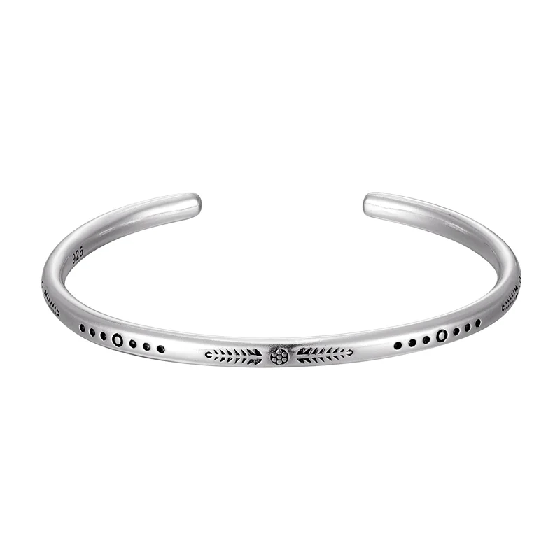 Neu eingetroffen: Vintage-Armreif in Silberfarbe mit Fischmuster, handgeprägtes, unregelmäßiges Armband für Damen und Herren, Vatertagsgeschenk – Detail 1