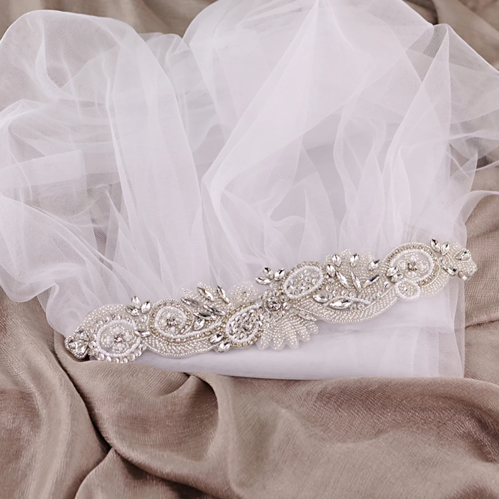 Handgemaakte Bloem Tulle Wedding Veils Met Strass Een Laag Met Kam Wit Ivoor Bridal Veil Bruid Huwelijk Bruiloft Accessoire