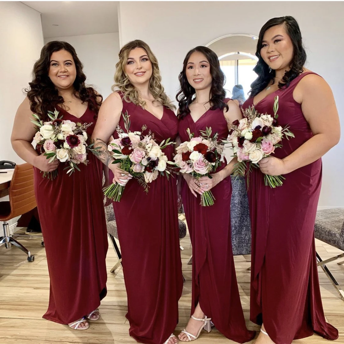 

Burgundy Bridesmaid Dress Front Short Long Back V-Neck Tank Pleat Floor Length Simple Wedding Party Gowns Custom Made 2021