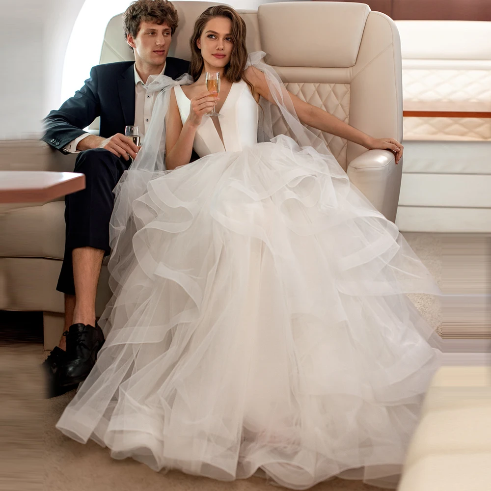 Sexy Deep V-neck Ruffle Tulle Wedding Dresses Customized Ball Gown Bride Dress Backless Robe de Mariage for women