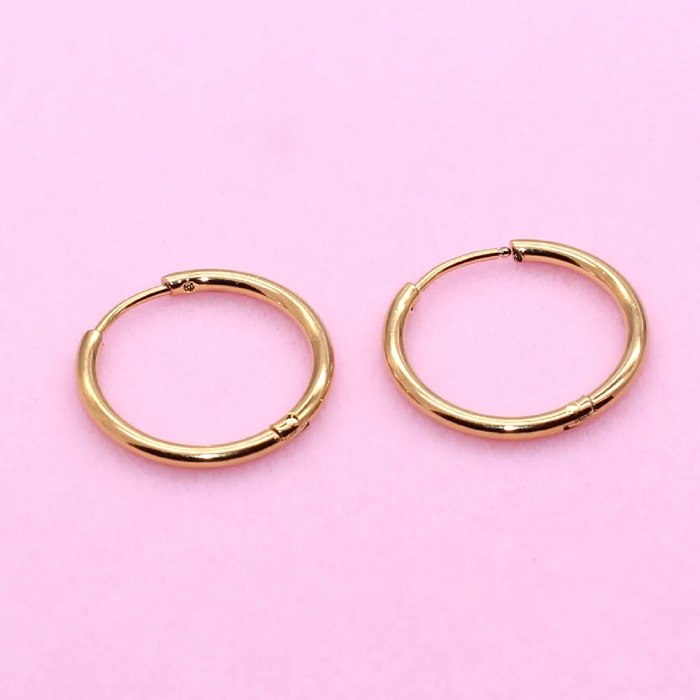Goldfarbene IP-Beschichtung, 316 Edelstahl, runde, kleine Creolen, 6 mm, verblasst nicht, allergiefrei, klassischer, schlichter Stil. – Detail 13