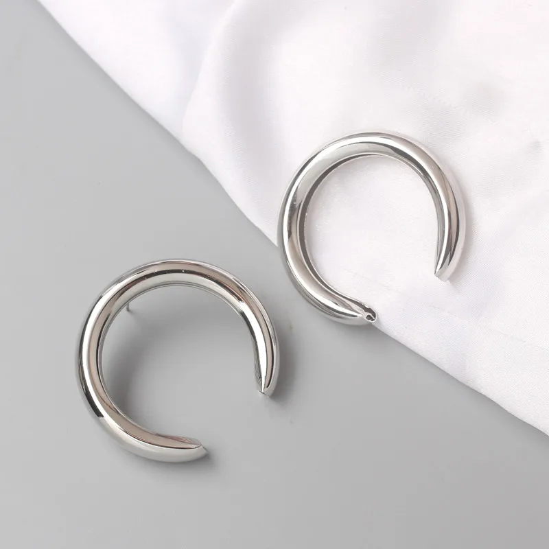 Simple Fashion Metal Geometric Big Round Earrings For Women Hollow Stud Earrings Jewelry Punk Style Party Gift Accessories