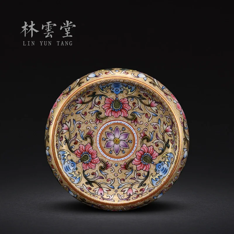 Lin Yuntang's hand-painted Baoxiang flower gold ground enamel three foot cover Jingdezhen hand-made ceramic ornaments