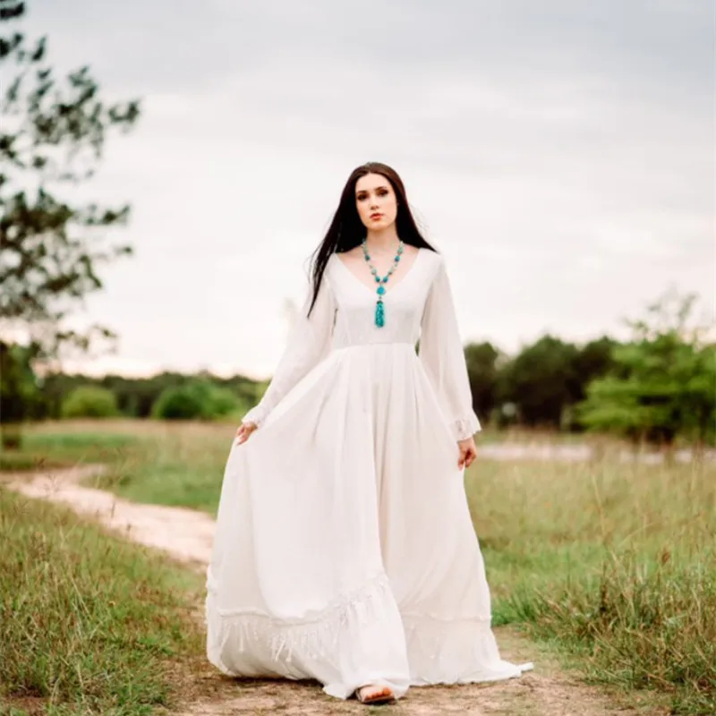 Robe de mariée vintage en dentelle avec manches longues évasées, chic, pour les patients de plage, quel que soit le col en V, ligne A, fente centrale, lacets, train de balayage, 2024