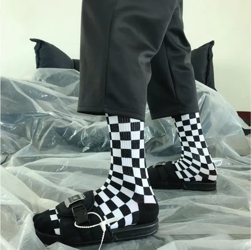 Autumn Winter Women\'s Black White Checkerboard Socks Men Hip Hop Cotton Unisex Sock