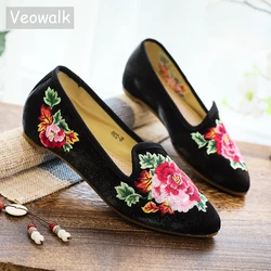 Veowalk Women Velvet Cotton Fabric Embroidered Ballet Flats Pointed Toe Slip on Breathable Embroidery Shoes for Elegant Ladies