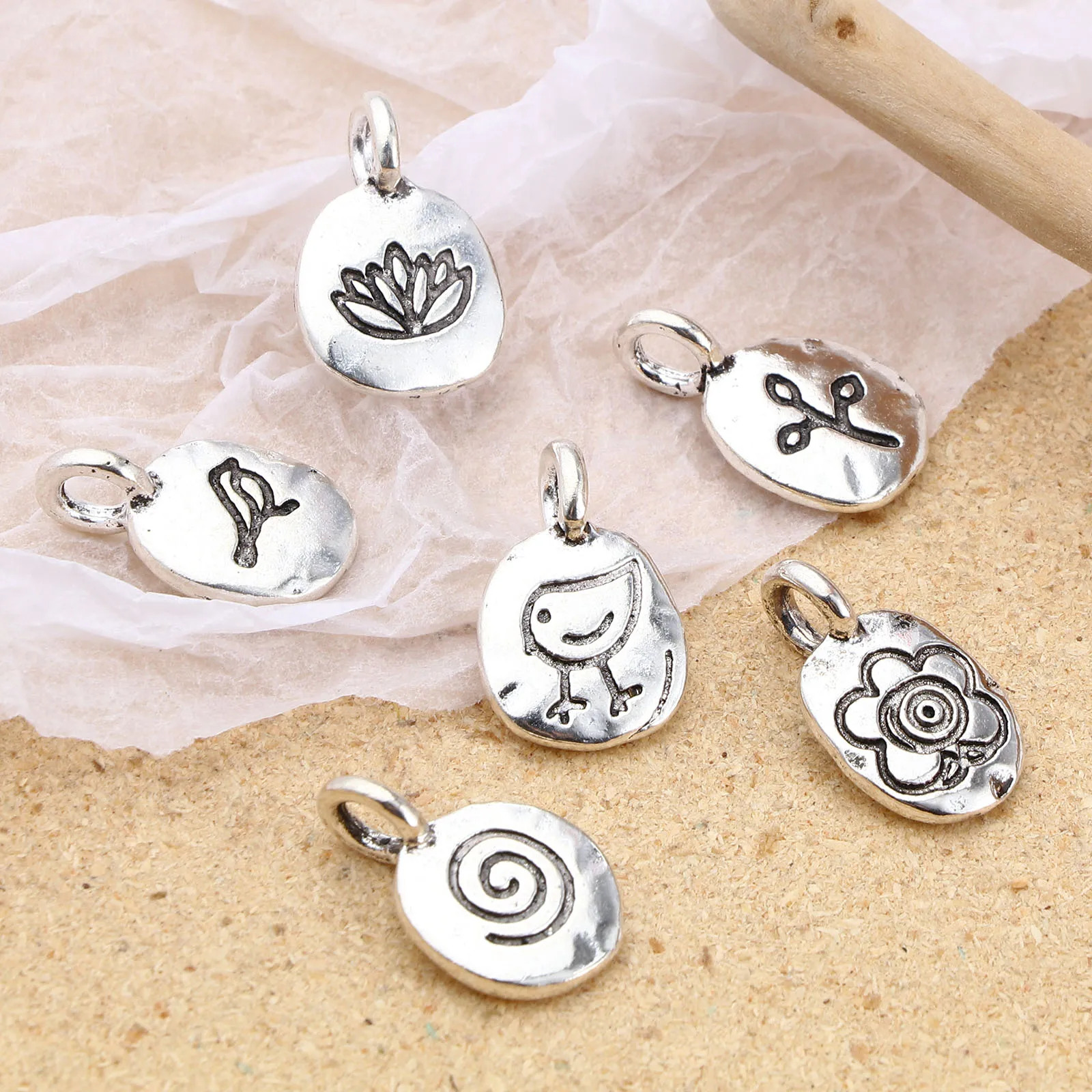 10PCs Vintage Charms Oval Antique Silver Color Flower Leaves Plants Pattern Metal Pendants DIY Making Necklace Jewelry Gifts