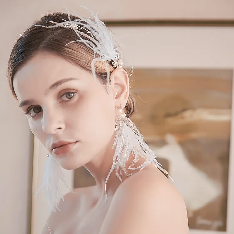 Diadema nupcial de plumas blancas con pendientes, corona de pelo de boda de cristal, perlas, joyería hecha a mano, tocado para mujer