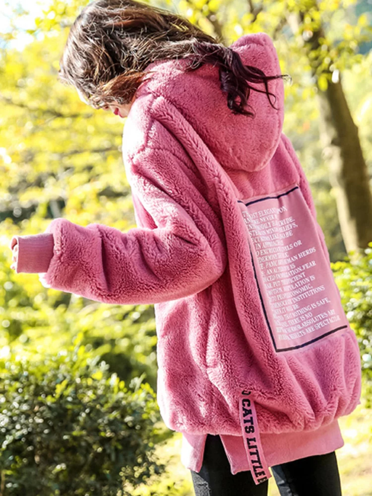 Maglione ispessito imbottito in velluto nuovo cappotto in peluche di agnello rosa di media lunghezza con cappuccio sciolto autunno/inverno da donna