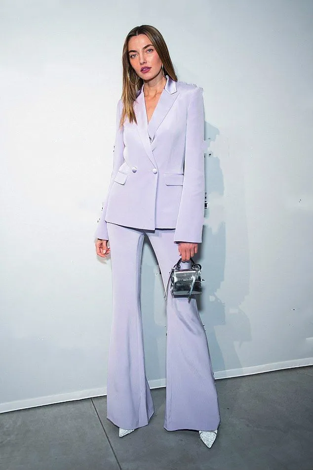 ชุดสูททักซิโด้ผู้หญิงแบบสั่งตัดสำหรับคนดัง ชุดสูทเบลเซอร์กระดุมสองแถวสำหรับสุภาพสตรีทำงาน ชุดออกงานพรอม ชุดทำงาน 2 ชิ้น