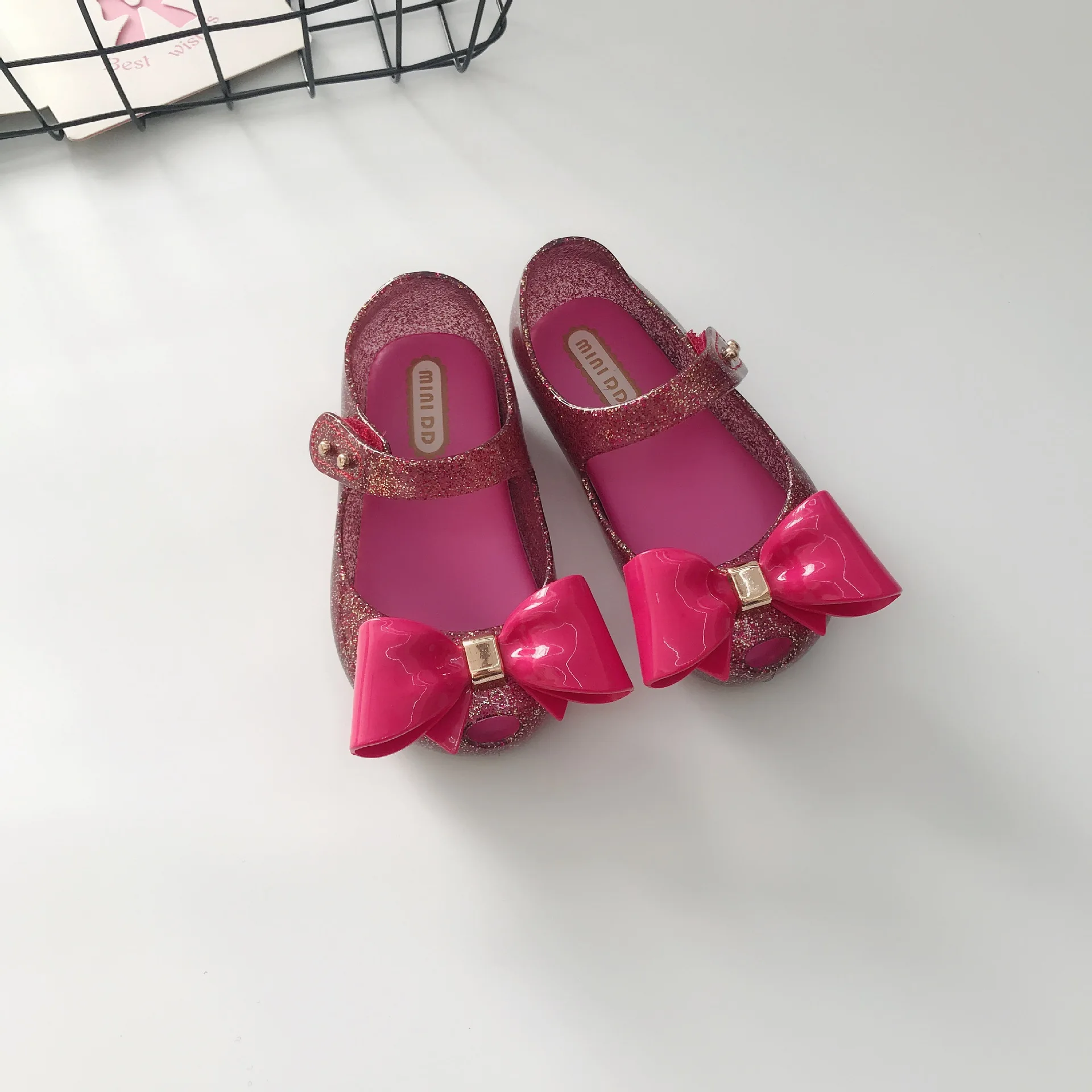 Mini DD 2024 New Girl Jelly Sandals Bow Classical Summer Sandals Retro Children Cute Sandals Beach Shoes Toddler Shoe SH19100