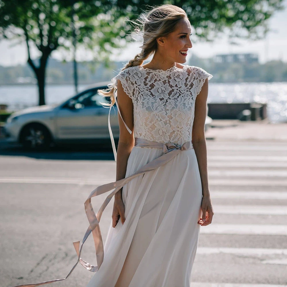 Koronkowa czapka rękawy suknie ślubne linia dekoltem w łódkę długość podłogi Custom Made Backless rustykalne Boho na plażę, szyfonowa suknia ślubna