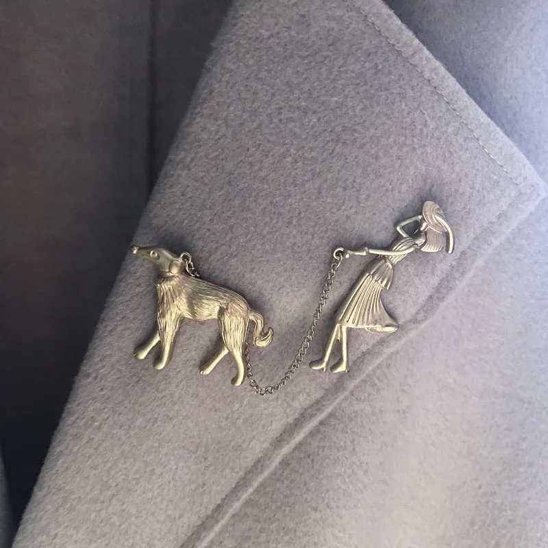 Korea New Design Brooch Gold Metal Walk the Dog Women Girl Elegant Simple Retro Fashion Brooch for Women Girls Gift Party