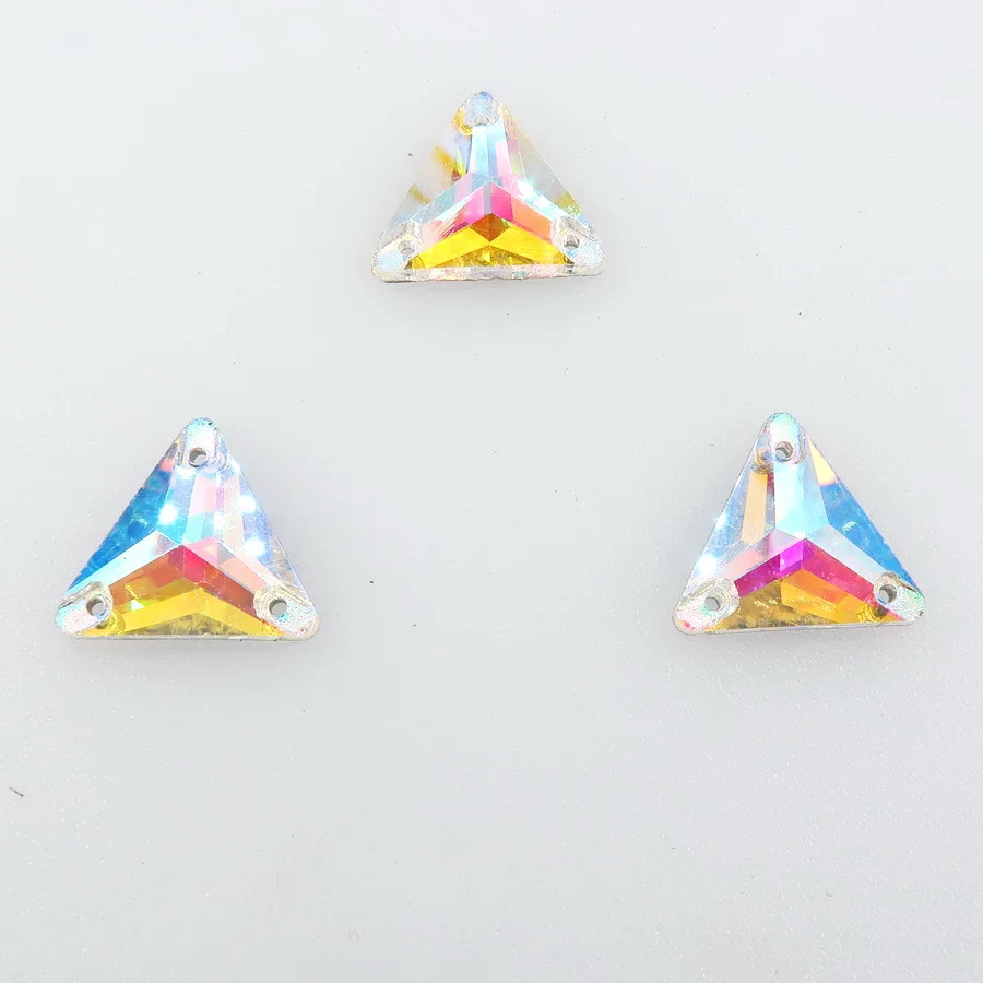 Dreieckige, flache Glas-Kristalle mit zwei Löchern in 3 Größen zum Aufnähen, Strass-Kristallperlen für Hochzeitskleider, Schuhe, Taschen, DIY-Dekoration – Detail 2