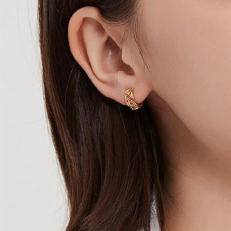 QMCOCO Silver Color Hollow Out Earrings Women Classic Trendy Simple Birthday Party Jewelry Ear Accessories 2021 New Arrival