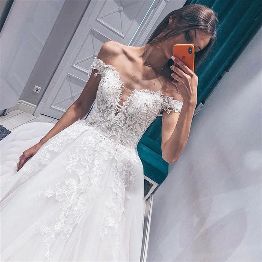 Robe de mariée princesse, épaules dénudées, en dentelle, avec des Appliques, tenue de chapelle, collection 2020