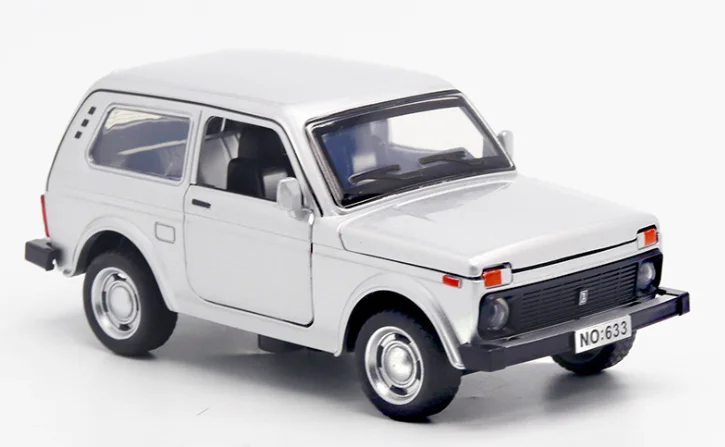 1:32 Classic Car Russia LADA NIVA Alloy Car Diecasts Toy Vehicles Metal Toy Car Model Simulation Childrens Toy Gift Collection