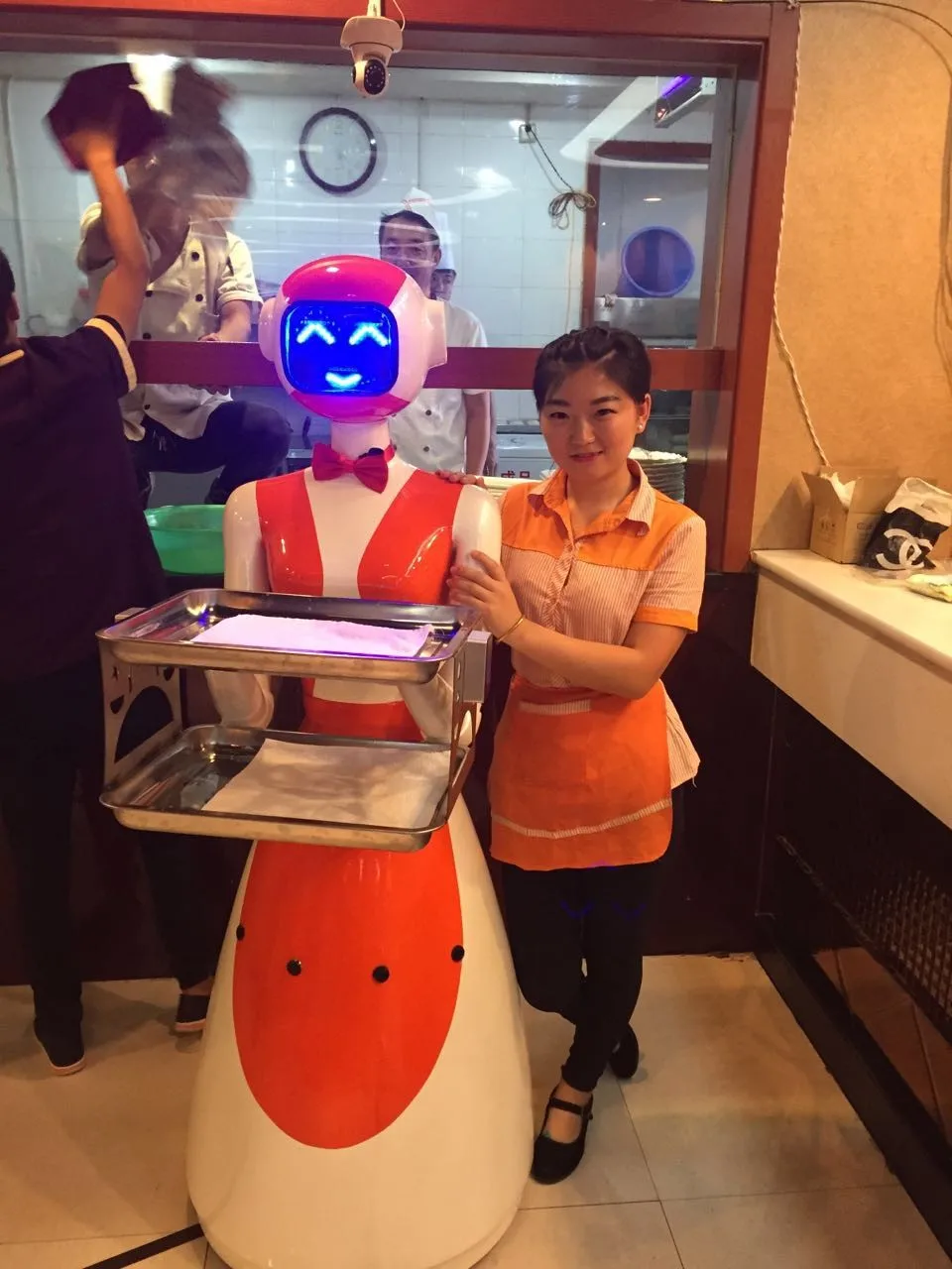 Bar navigation robot smart for restaurant food delivery