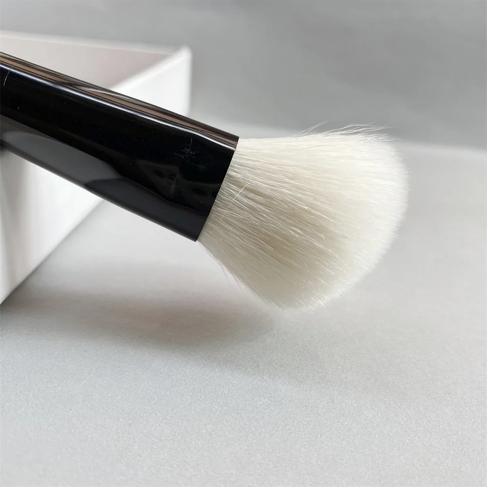 ANGLED FACE MAKEUP BRUSH Soft Sturdy Blush Powder Highlighter Contour Cosmetics Brush Beauty Tool