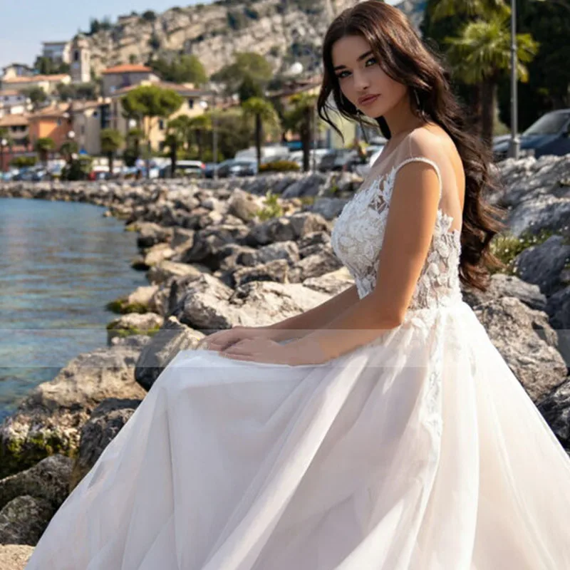 Abito da sposa elegante di lusso con scollo a o 2024 Appliques in pizzo a trapezio manica corta bottone senza schienale Organza abito da sposa Robe De Mariée