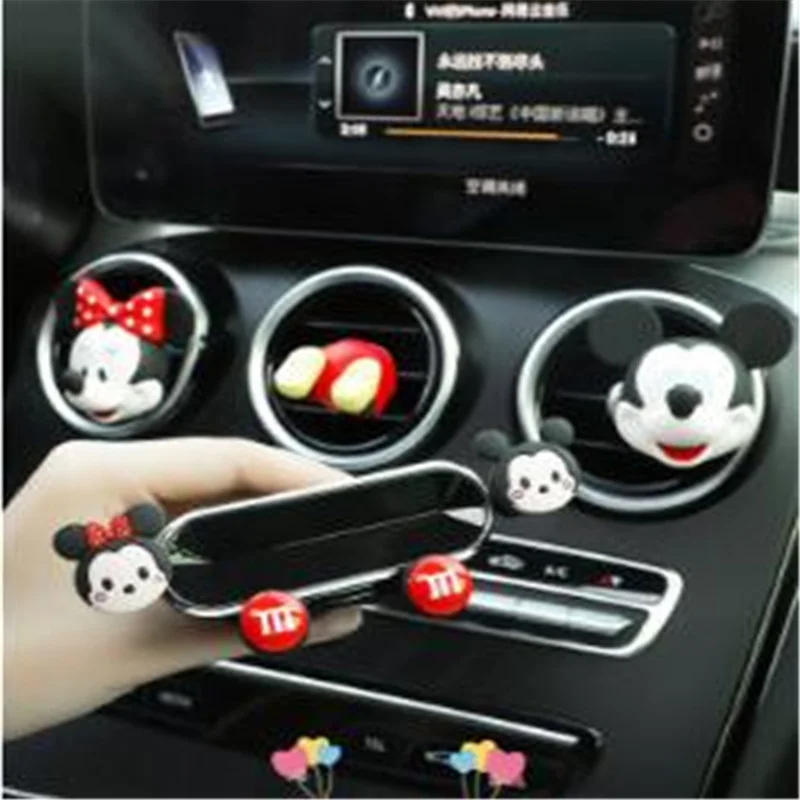 

2021 May new Women's cute air outlet car interior Car mobile phone bracket net red car bracket support navigation