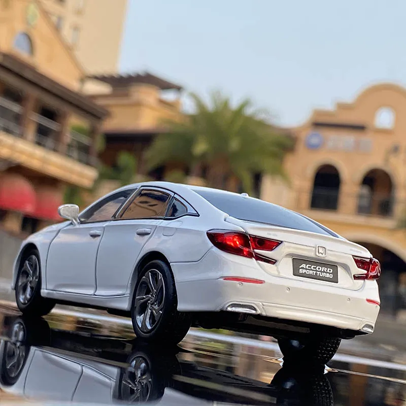 1:32 HONDA Accord Alloy Car Model Diecasts & Toy Vehicles Metal Car Model Collection Sound and Light High Simulation Kids Gifts