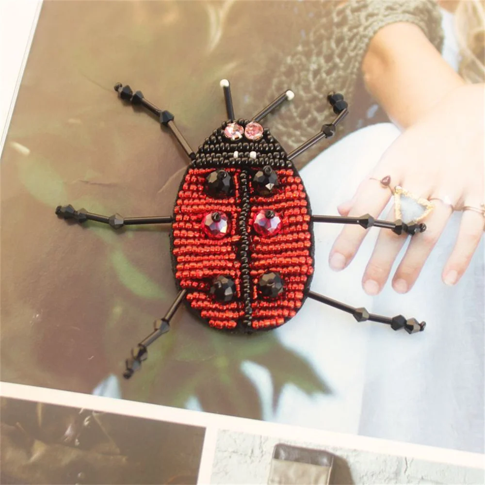 MAXSIN FUN 2 Pc High Quality Handmade Beaded Ladybug Sticker Cartoon Insect Patch Clothes Bags Decoration Accessories DIY