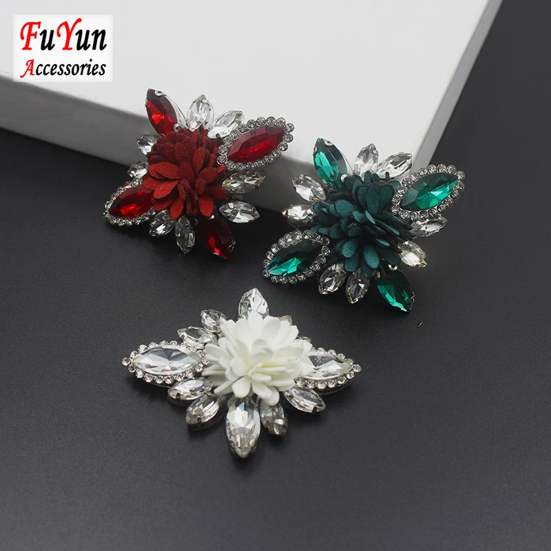 FuYun accessori Patch ricamate a mano con strass fiore ferro sulla toppa per abbigliamento distintivo Costume nazionale Applique carino toppe per