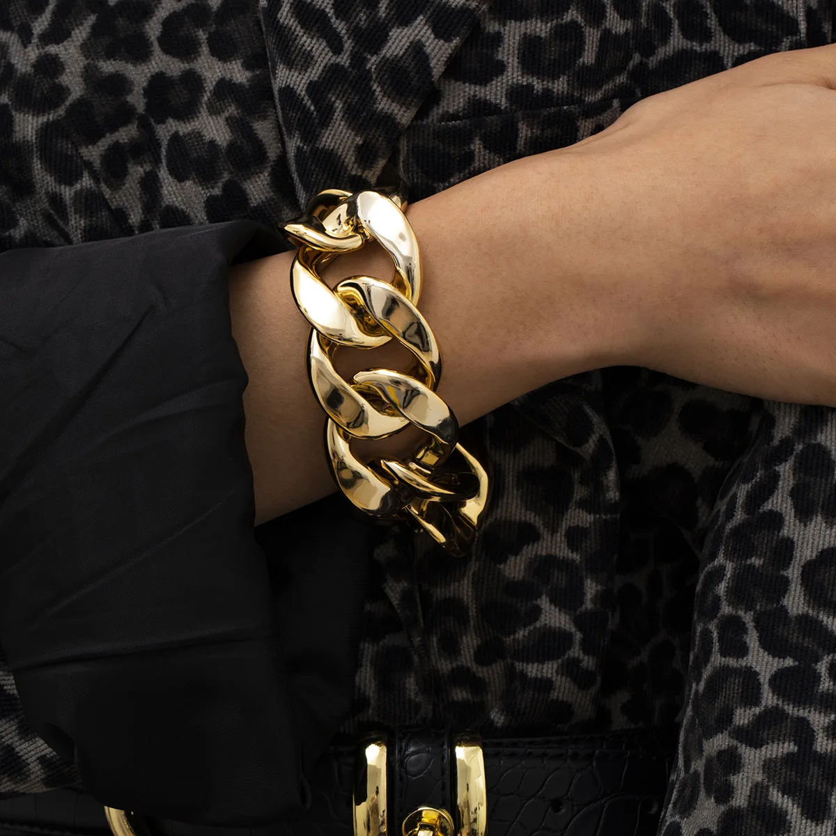 Retro Simple Hip Hop Thick Link Chain Bracelet Women's CCB Material Exaggerated Cool Twist Thicks Bracelets Glamour Girl Jewelry