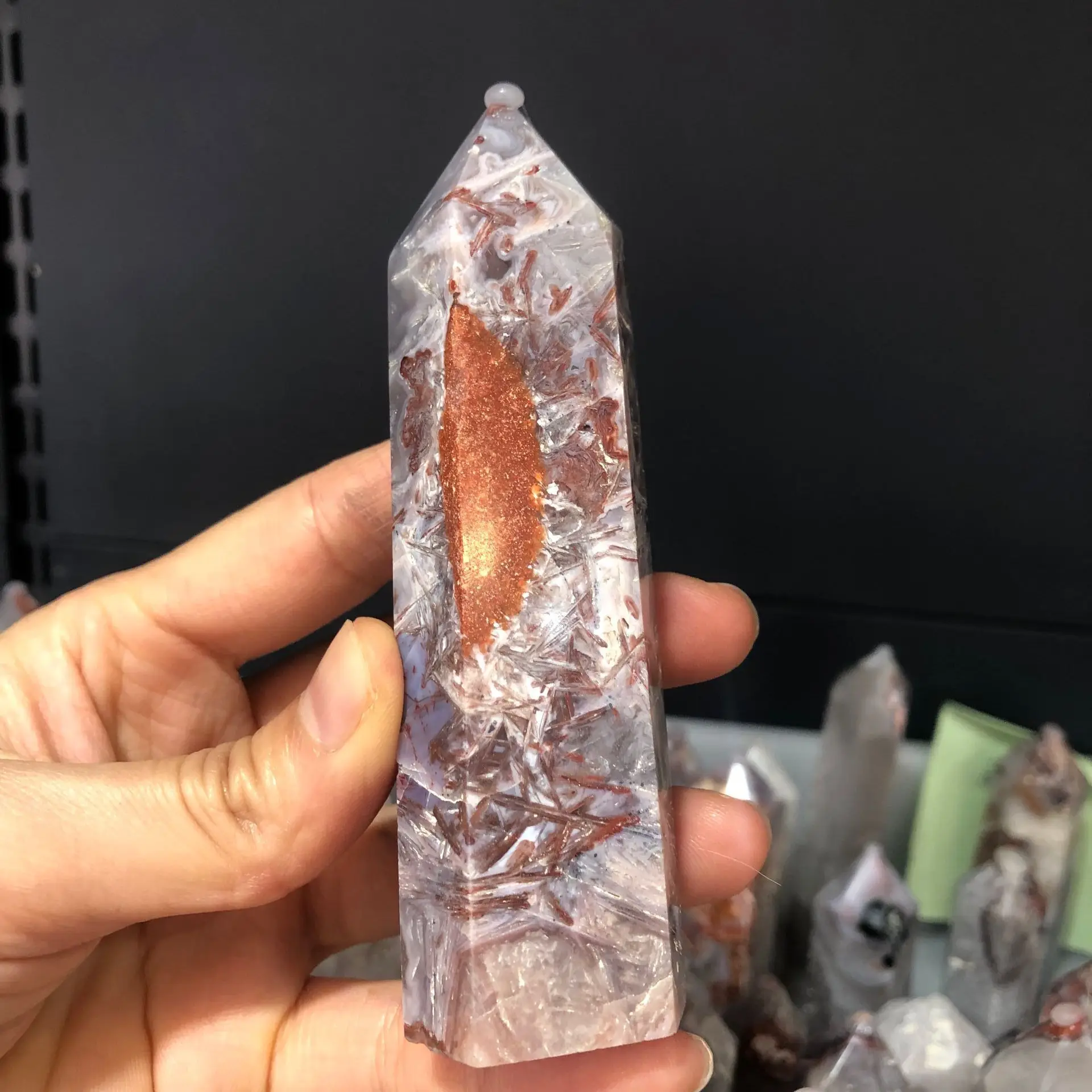 

1P CNatural Crystal Healing stone Nanjiang red agate point Moss Agate Crystal hexagonal column ornaments