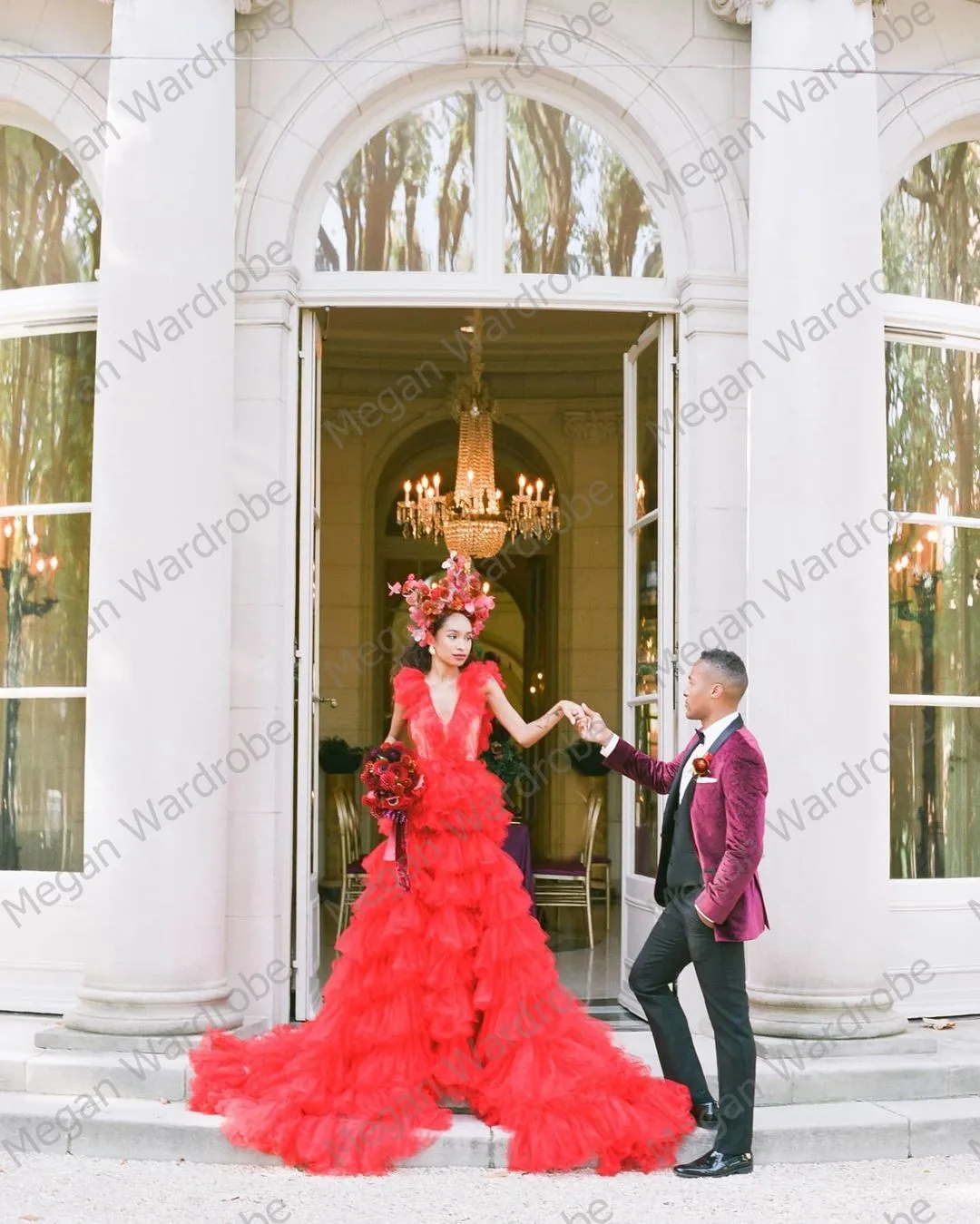 Charming Red Tiered Kräuselte Gefaltete Tüll Hochzeit Kleid Mit Langen Zug Sexy Tiefem V-ausschnitt Sheer Tüll Abendkleider vestidos