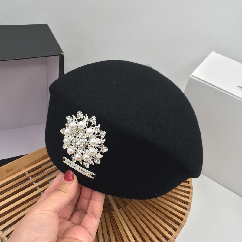 Japanese Korean version of autumn and winter new black wool beret painter hat pearl bright diamond lady stewardess hat female