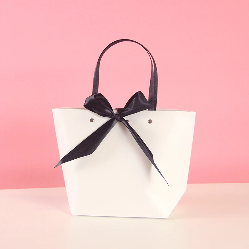 100 pieces/lot 2021new arrival quality bowknot paper bag with handles