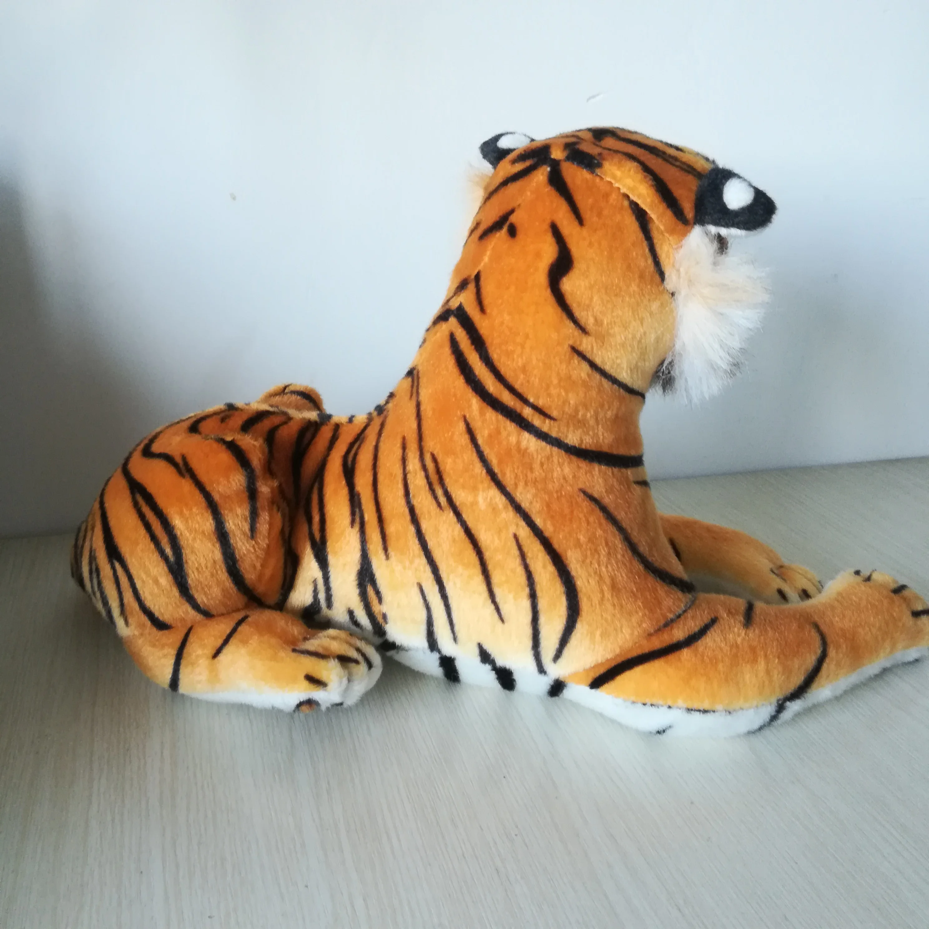 Brinquedo da vida real cerca de 45x25cm propenso tigre amarelo brinquedo de pelúcia brinquedo macio, presente de natal h0285