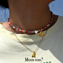 Kolorowe koraliki początkowe Choker dla kobiet zawieszka w kształcie litery ze stali nierdzewnej naszyjnik moda obudowa biżuteria w kształcie serca akcesoria Boho