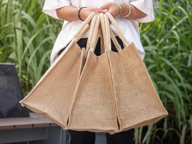 Personalized Burlap Tote Bag Wedding Favors Bridesmaid Gift Custom Jute Bag Beach Bag Mother of Bride Bridesmaid Proposal Bag