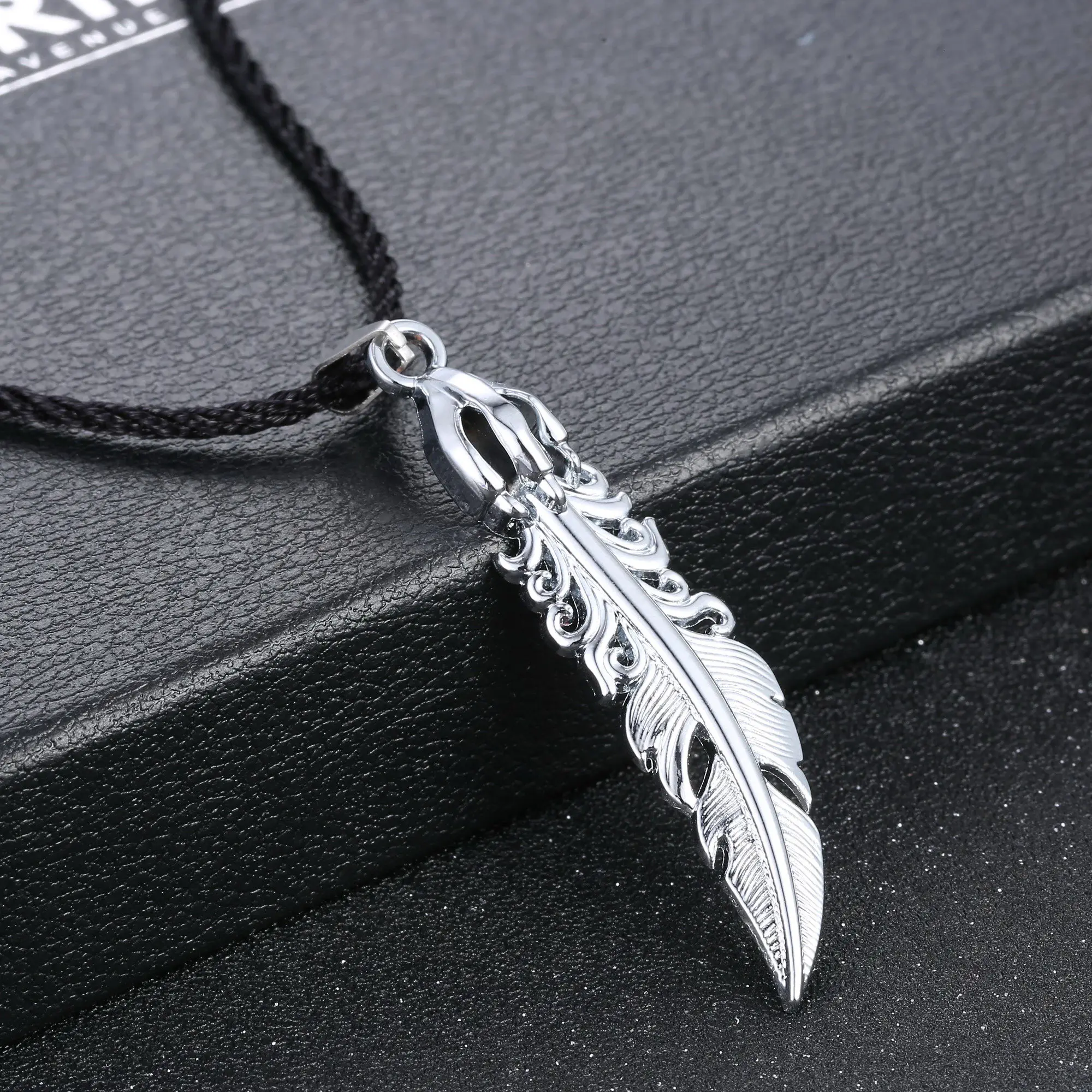 Rinhoo Vintage Feather Pendant Necklace Women Men Stainless Steel Jewelry Adjustable Leather Chain Party Banquet Gift