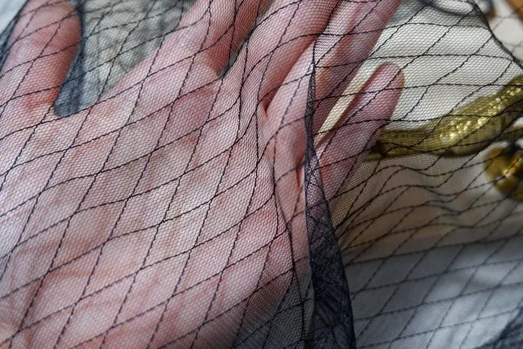 150cm Wide 1meter/lot Thin Tulle Fabric Veil Lace Fabric Material Grid Black White Gold Silver Thread Decoration X1087