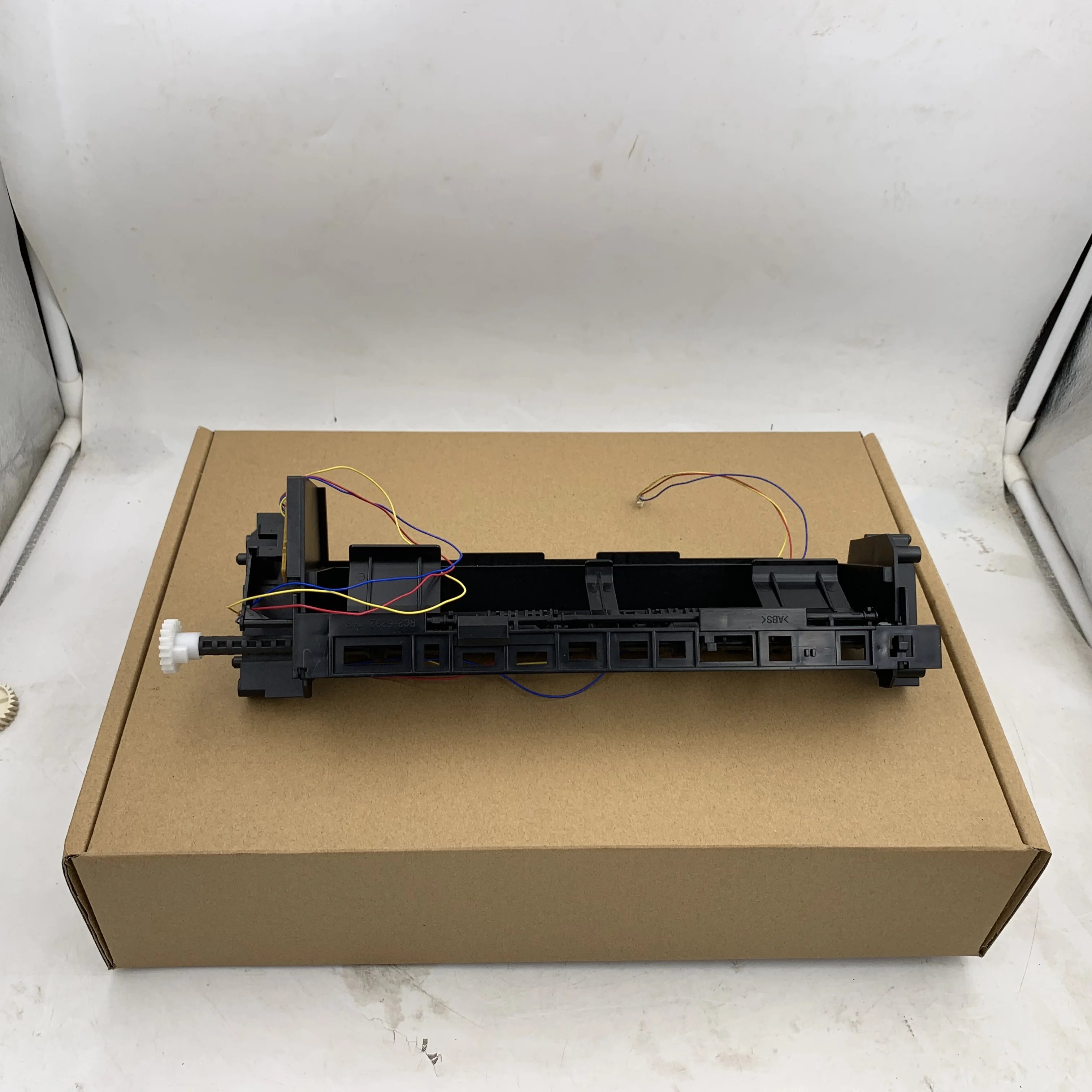 Original Paper-retaining-delivery assembly For HP P2030 P2035 P2050 P2055 d n dn x 2030 2035 2050 2055 RM1-6401-000CN