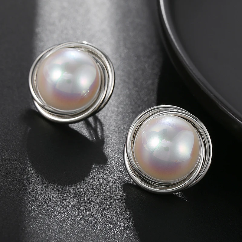 Mild Luxury Mabe Pearl Clip on Earrings Suitable for Women Non Pierced Geometric Round Ear Clips Elegant Wedding Party Jewelry