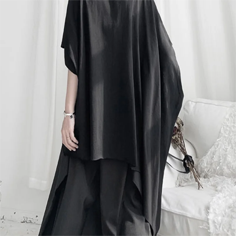 The new ladies' summer round collar to this large, loose, irregular short-sleeved T-shirt is a fashion to follow