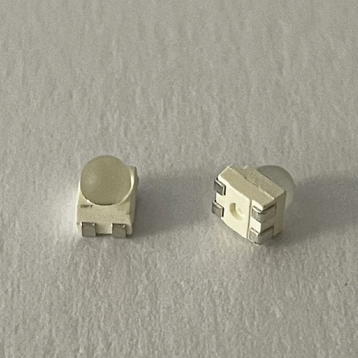 20pcs LB E63C LBE63C 3528 BLUE SMD LED With Lens PLCC-4 469 nm 0.1W 30mA 3.4V ( LB E63C-T2AA-35-24 )