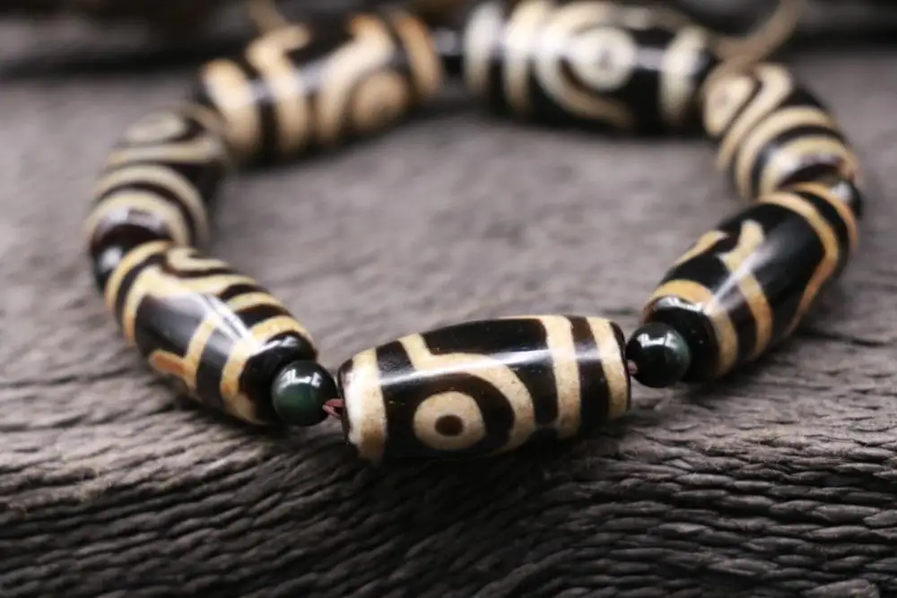 

Treasure Magic Magic Power Tibetan Old Agate Ivory Color 2 Eye dZi Bead Totem Amulet Bracelet