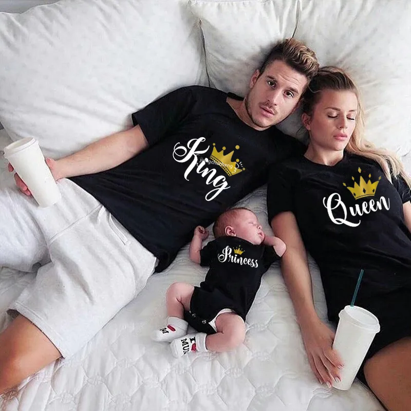 1pc Funny King Queen Prince Princess Family Matching Clothes Casual Father Son Mother and Daughter Shirts Gold Crown Print Tops