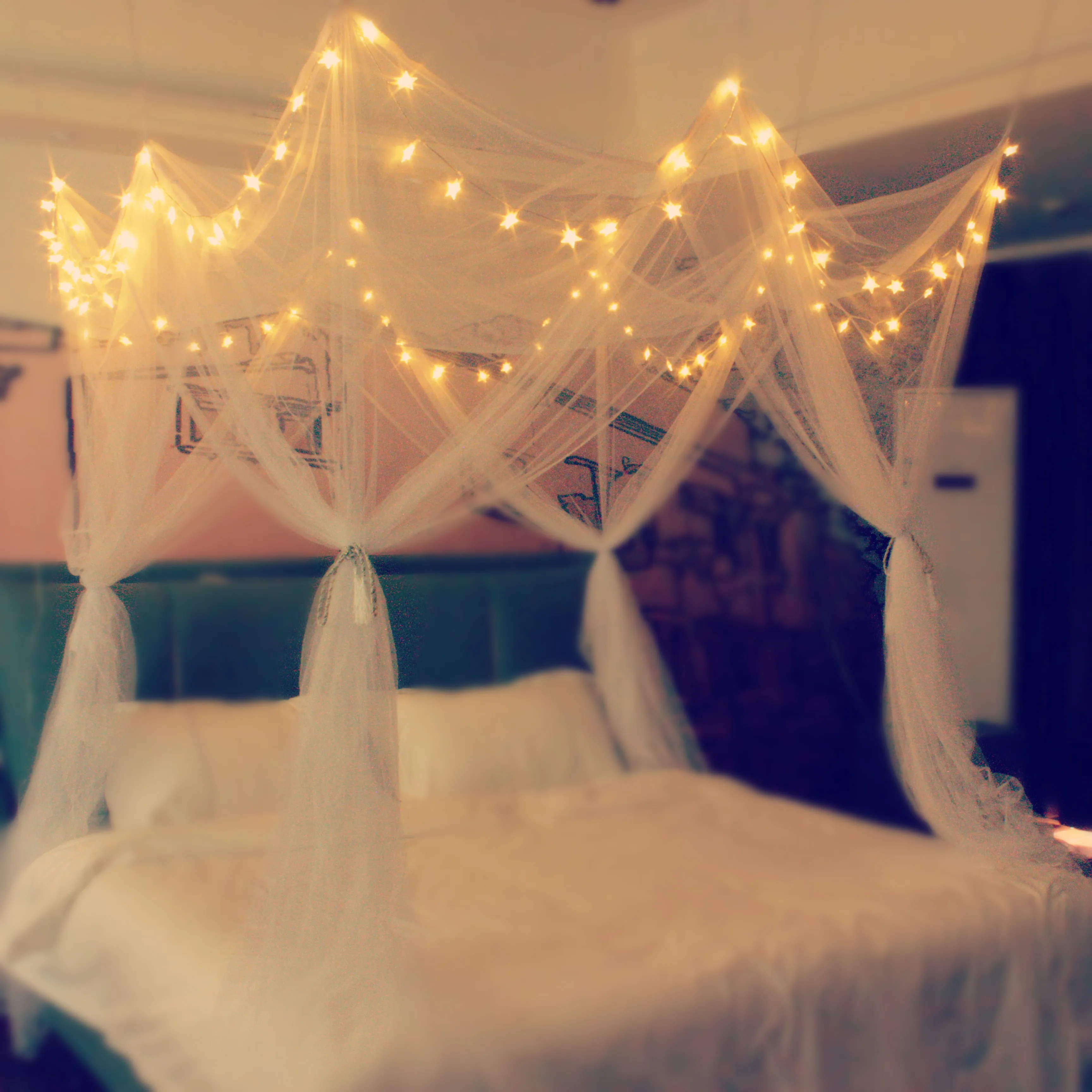 

8 Corner Bed Canopy with 100 LED Star String Lights Battery Operated, Mosquito Net For Bed 4 Door Square Canopy Bed Curtains